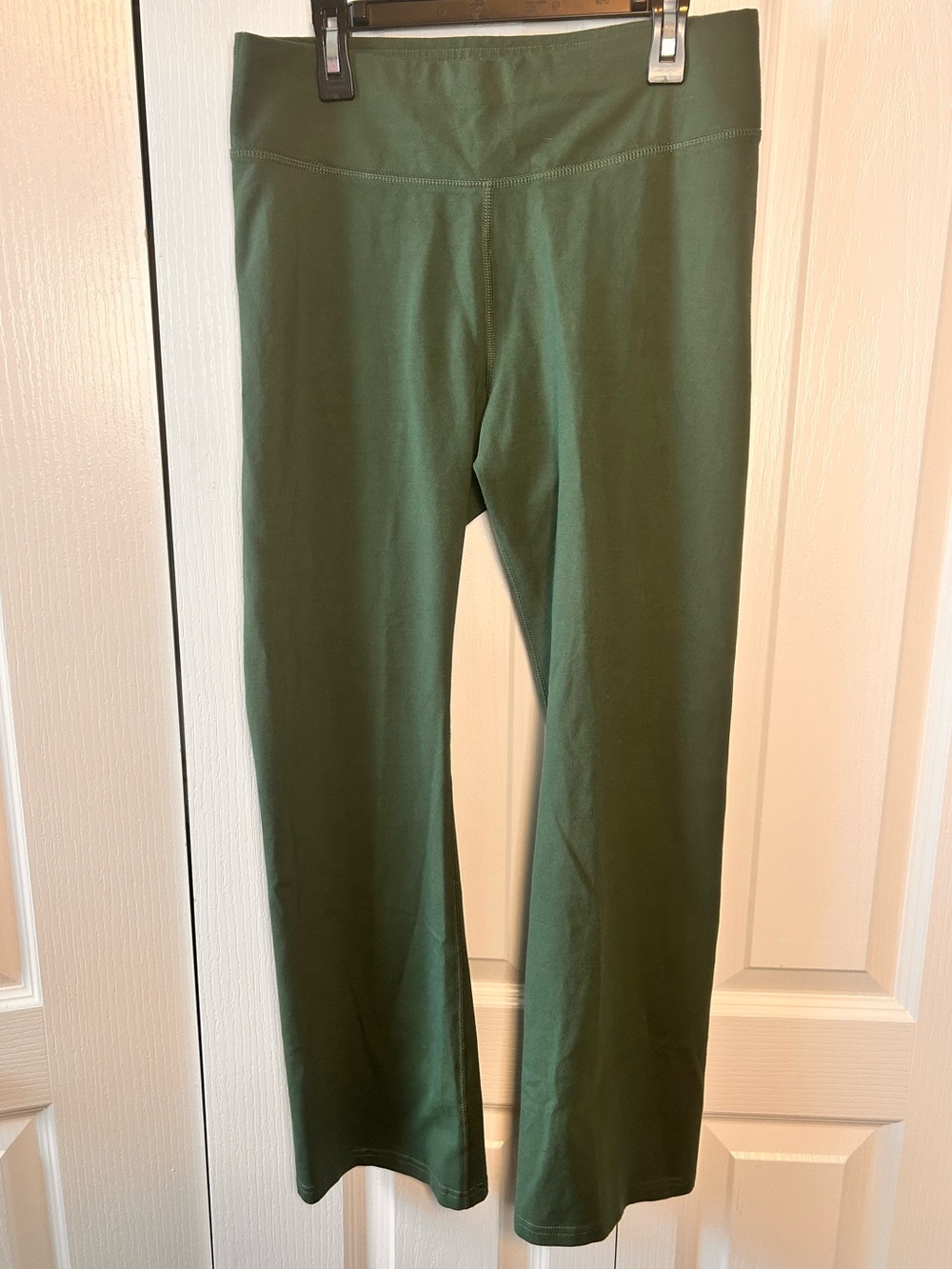 Pact Women's Size Medium Olive Green On The Go Flare Leggings Athletic Cotton